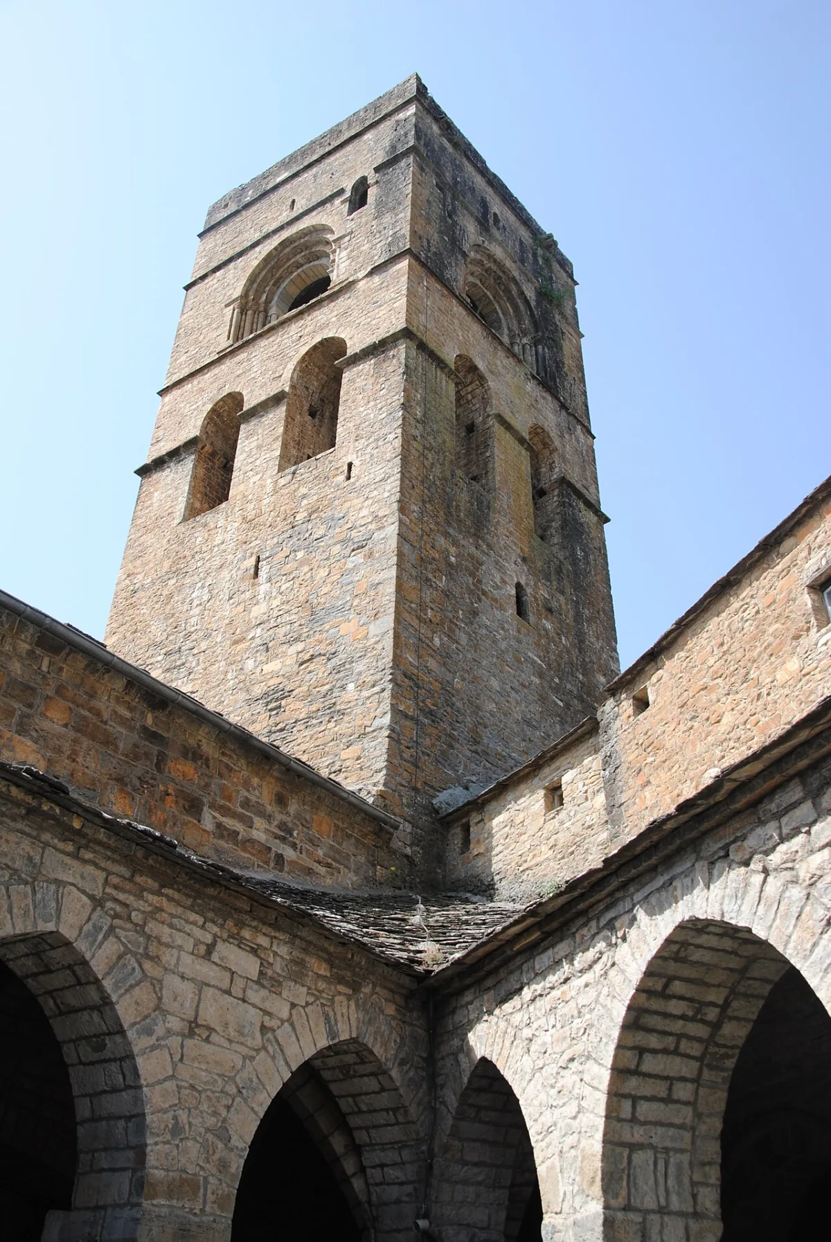 La torre della chiesa di Santa Maria ad Aínsa