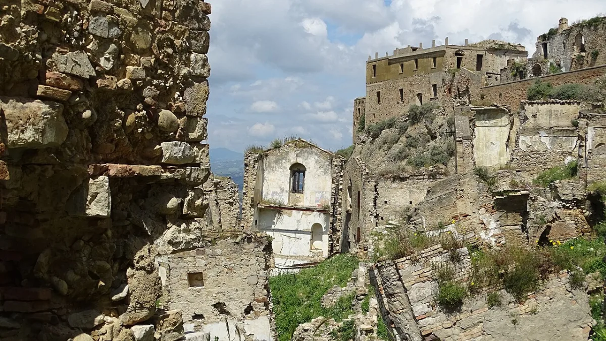 Le rovine del borgo fantasma di Craco