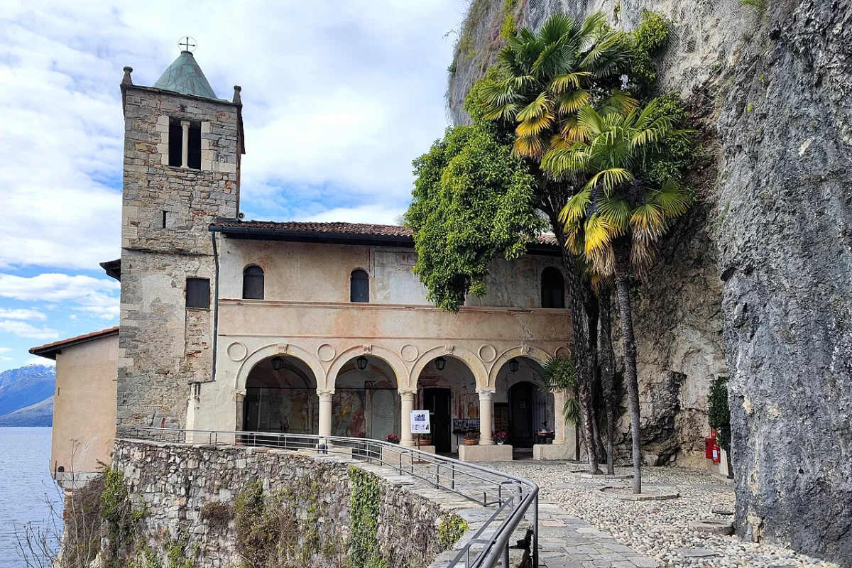 L'eremo di Santa Caterina del Sasso sul Lago Maggiore