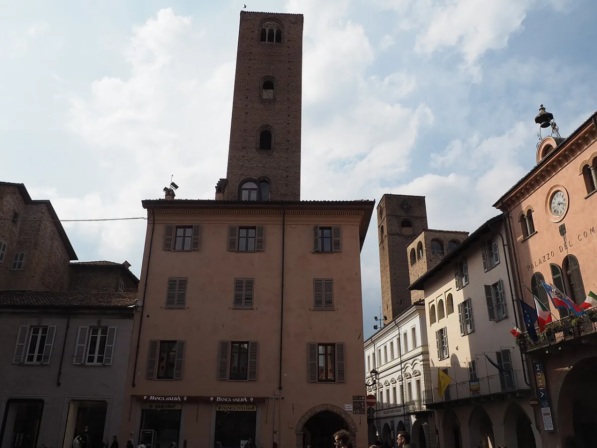 La Torre Sineo nel centro di Alba