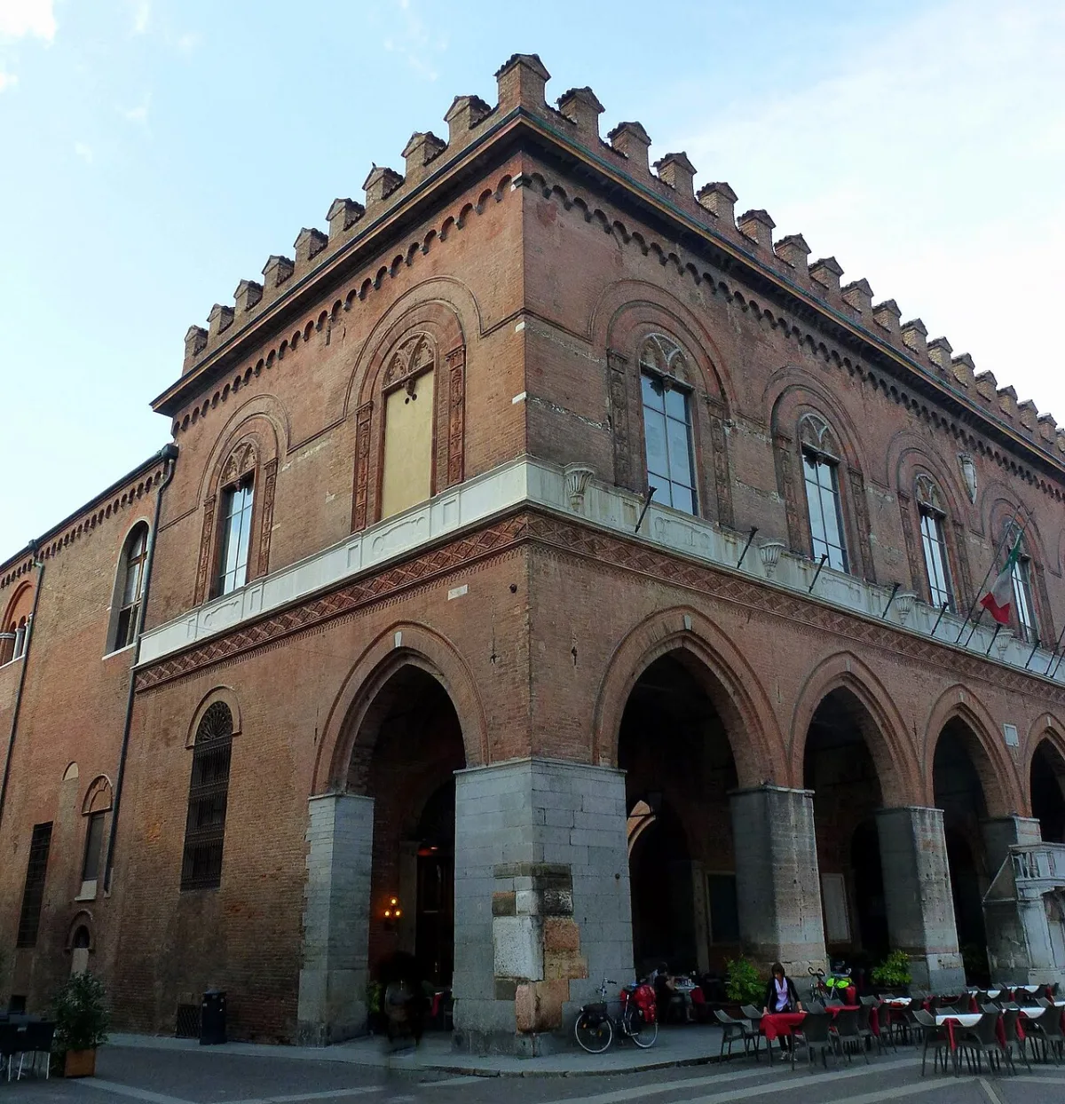 Un palazzo medievale nel centro di Cremona