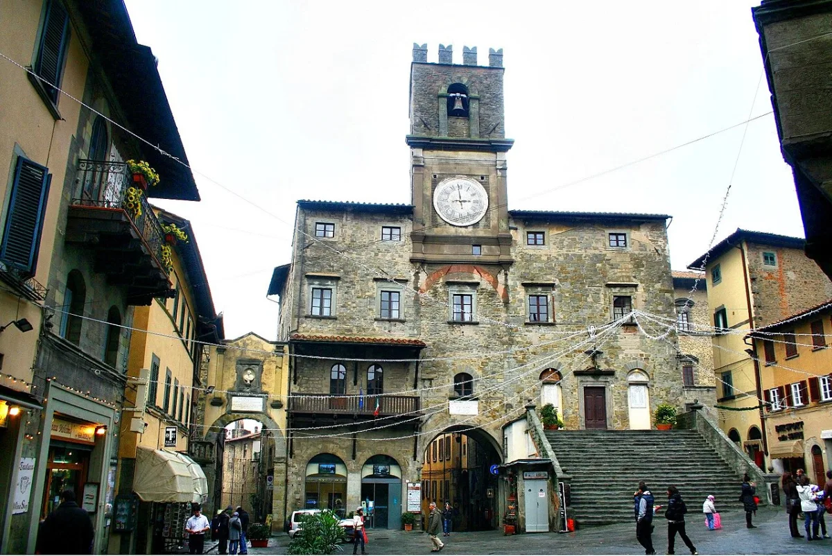 Il Palazzo Comunale nella piazza principale di Cortona