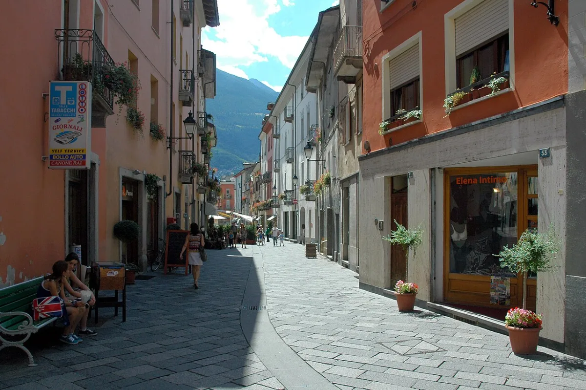 Via Croce di Città nel centro di Aosta
