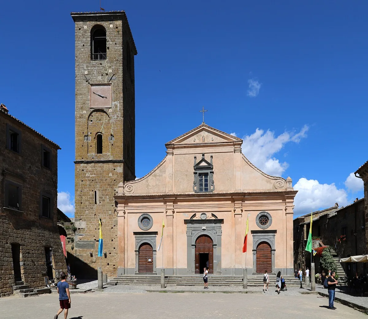 La chiesa di San Donato nella piazza di Civita di Bagnoregio