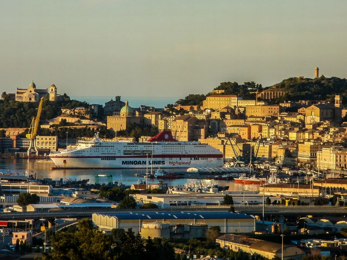 Il porto e il centro storico di Ancona