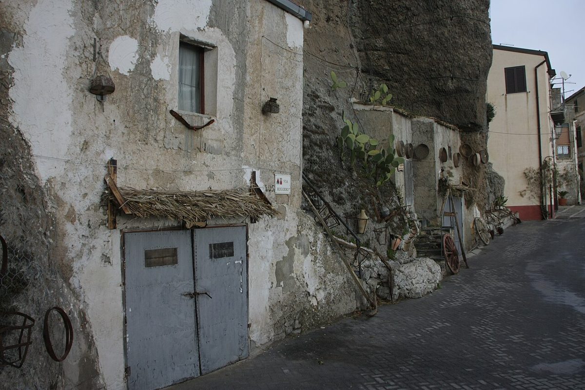 Un vicolo del Rabato di Sutera