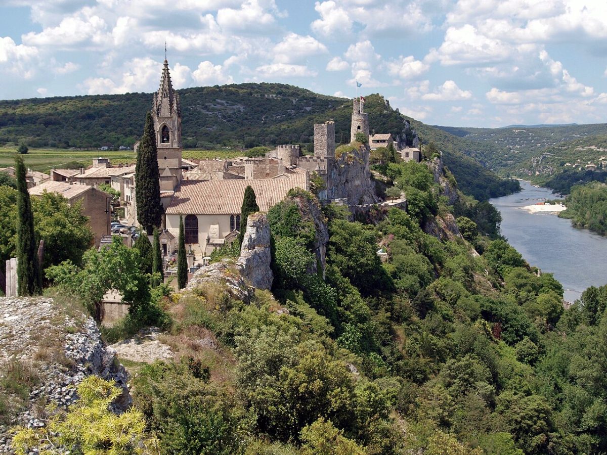 Aiguèze, il villaggio arroccato sopra le gole dell'Ardèche (Gard, Gorges de l'Ardèche)