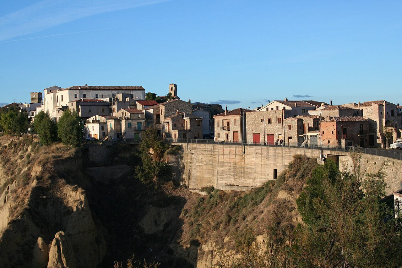 Aliano, il borgo dei calanchi dove il tempo si è fermato