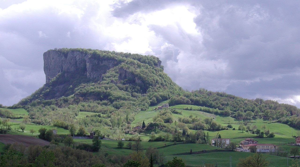 Alta Via dei Parchi: la Pietra di Bismantova