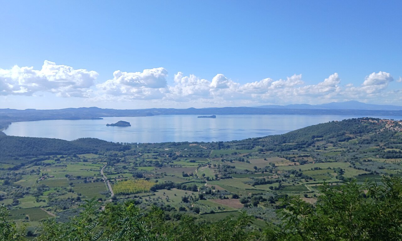 Anello del Lago di Bolsena tra borghi vulcanici e isole