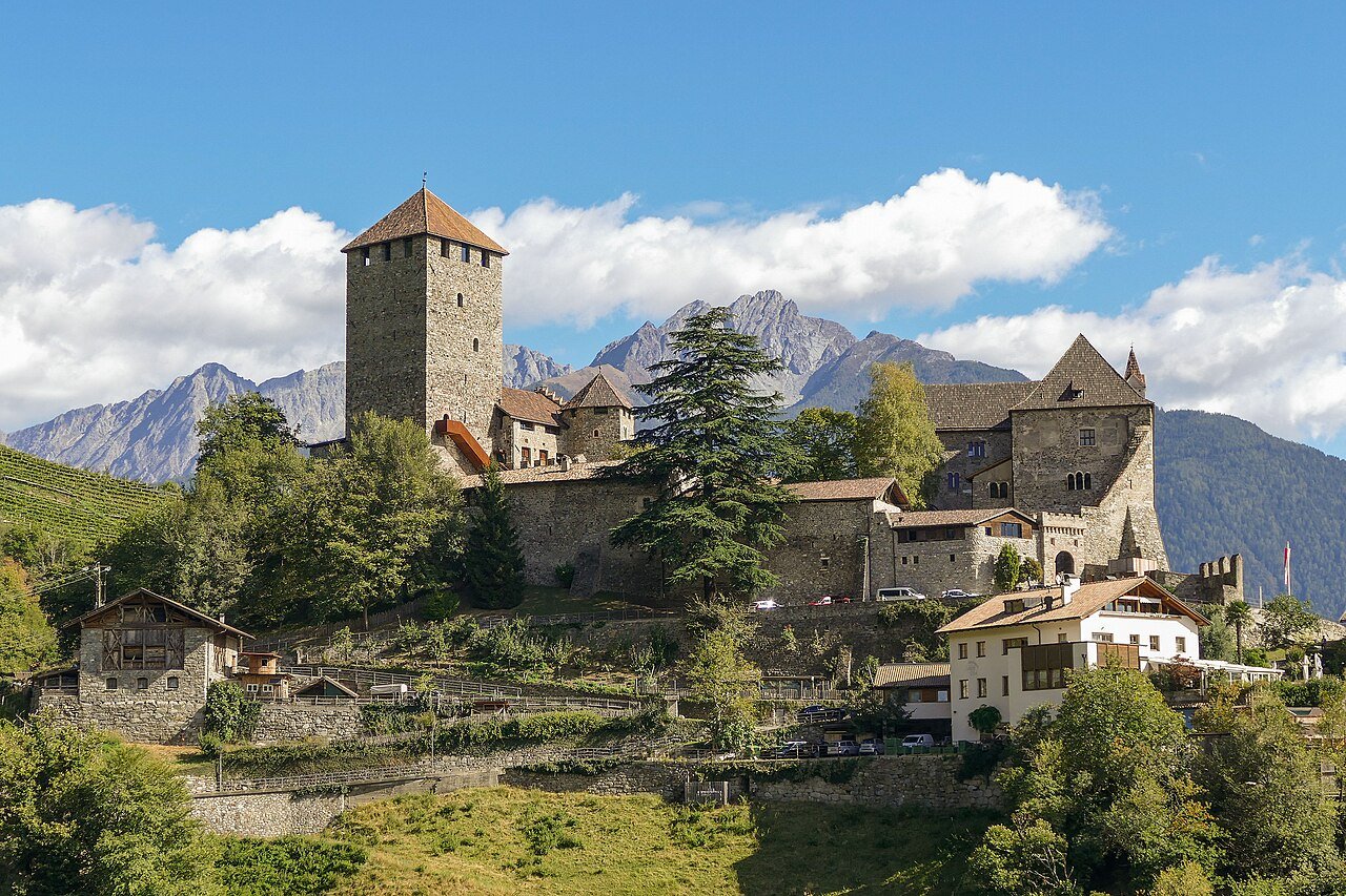 Castel Tirolo, la cappella romanica che si raggiunge solo a piedi