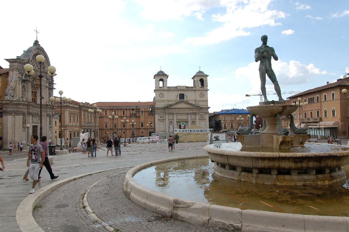Anreise nach L'Aquila: Bahn, Auto, Flug und Bus (L'Aquila, Abruzzen, Italien)