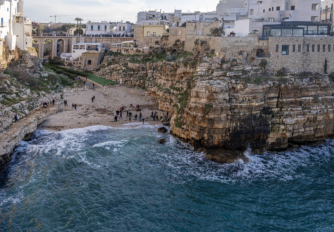 Anreise nach Polignano a Mare: Zug, Flugzeug, Auto und Bus