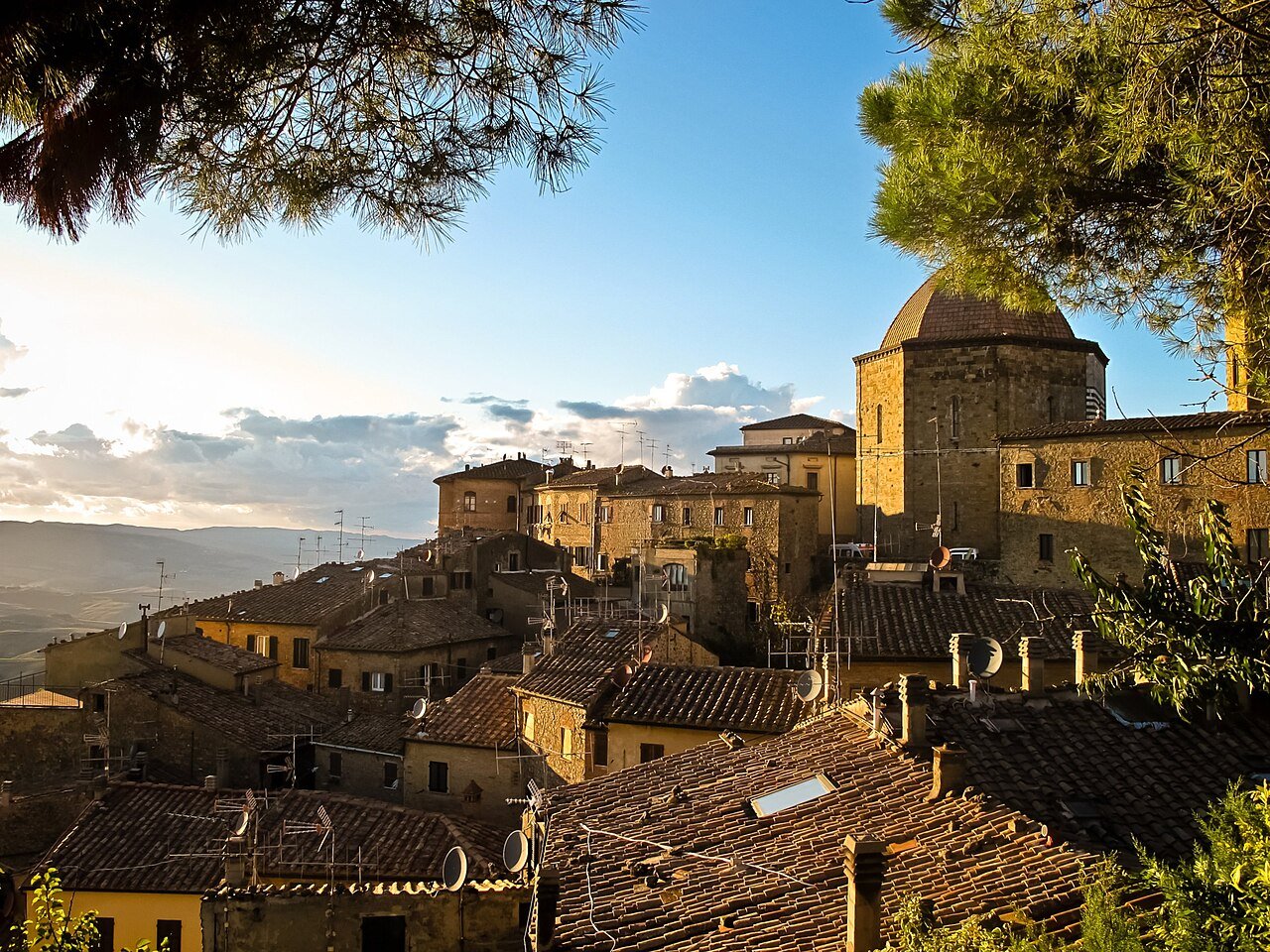 Anreise nach Volterra: Zug, Flugzeug, Auto und Bus (Volterra, Toscana, Italia)
