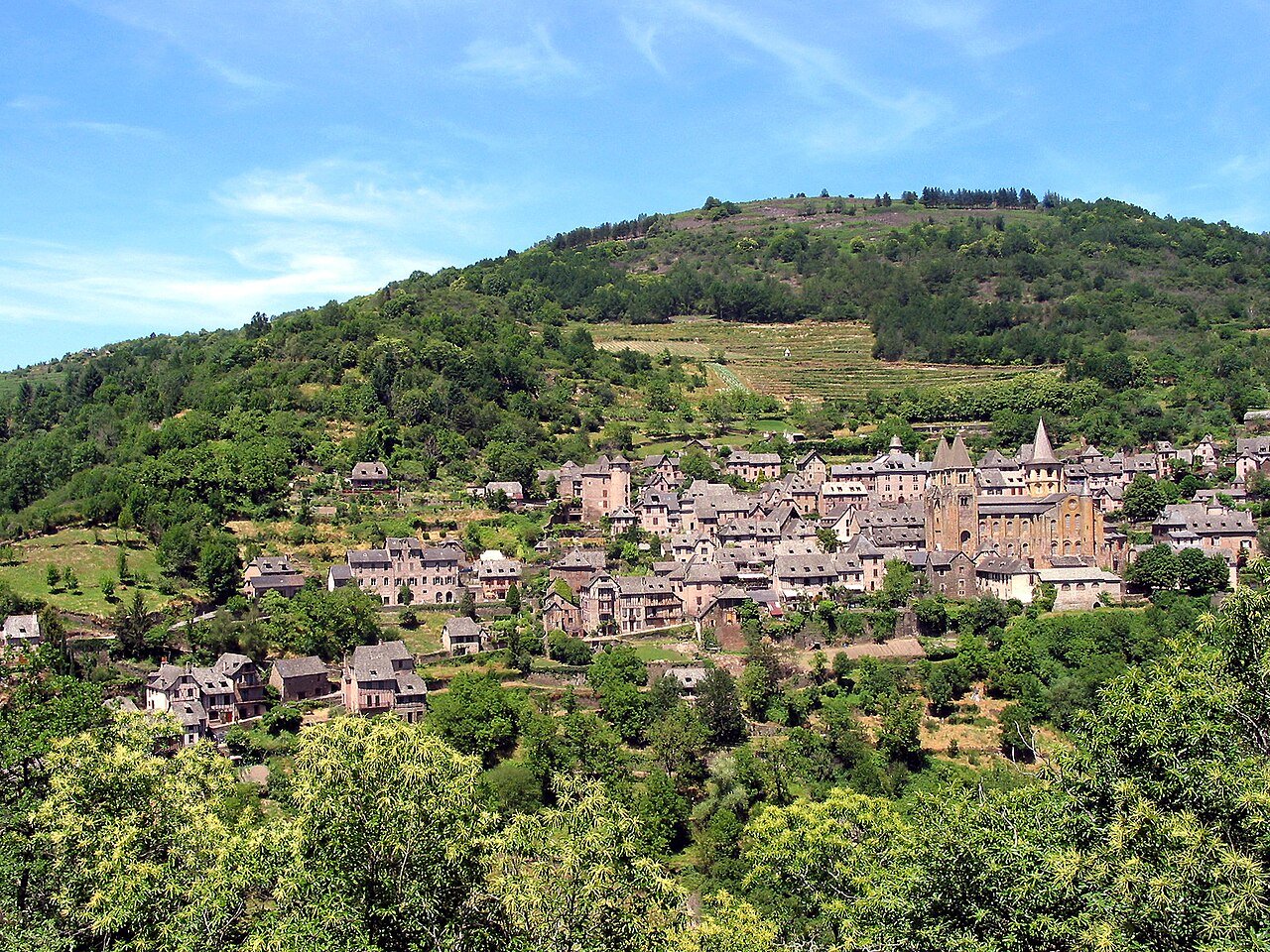 Conques, l'abbazia di pietra dove finisce il rumore del mondo