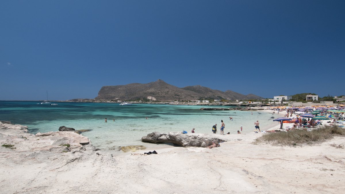 Was man in Favignana in 2 Tagen sehen sollte: türkisfarbene Buchten, Thunfischfänger und der Schmetterling des Mittelmeers (Favignana, Sizilien, Italien)