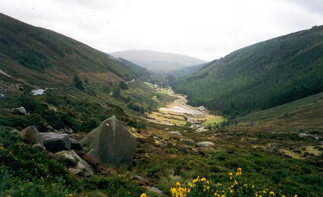 Glendalough: le due torri d'acqua dove l'Irlanda monastica riposa