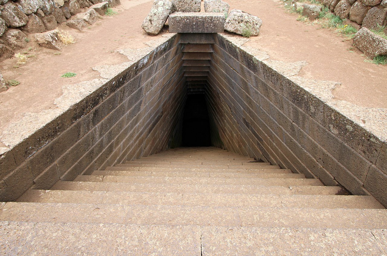 Il Pozzo Sacro di Santa Cristina: la geometria perfetta dell'acqua nuragica