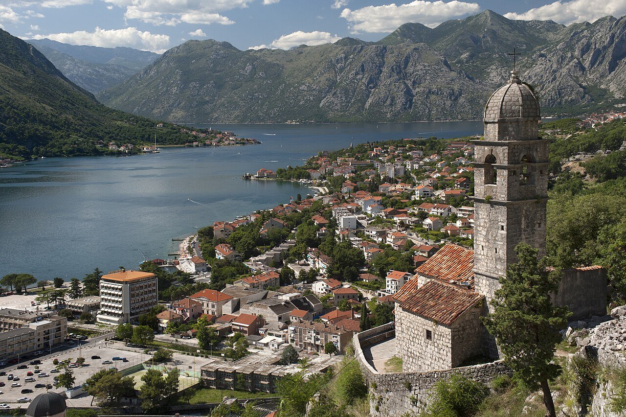 Kotor, oltre la piazza: il labirinto interno della città vecchia