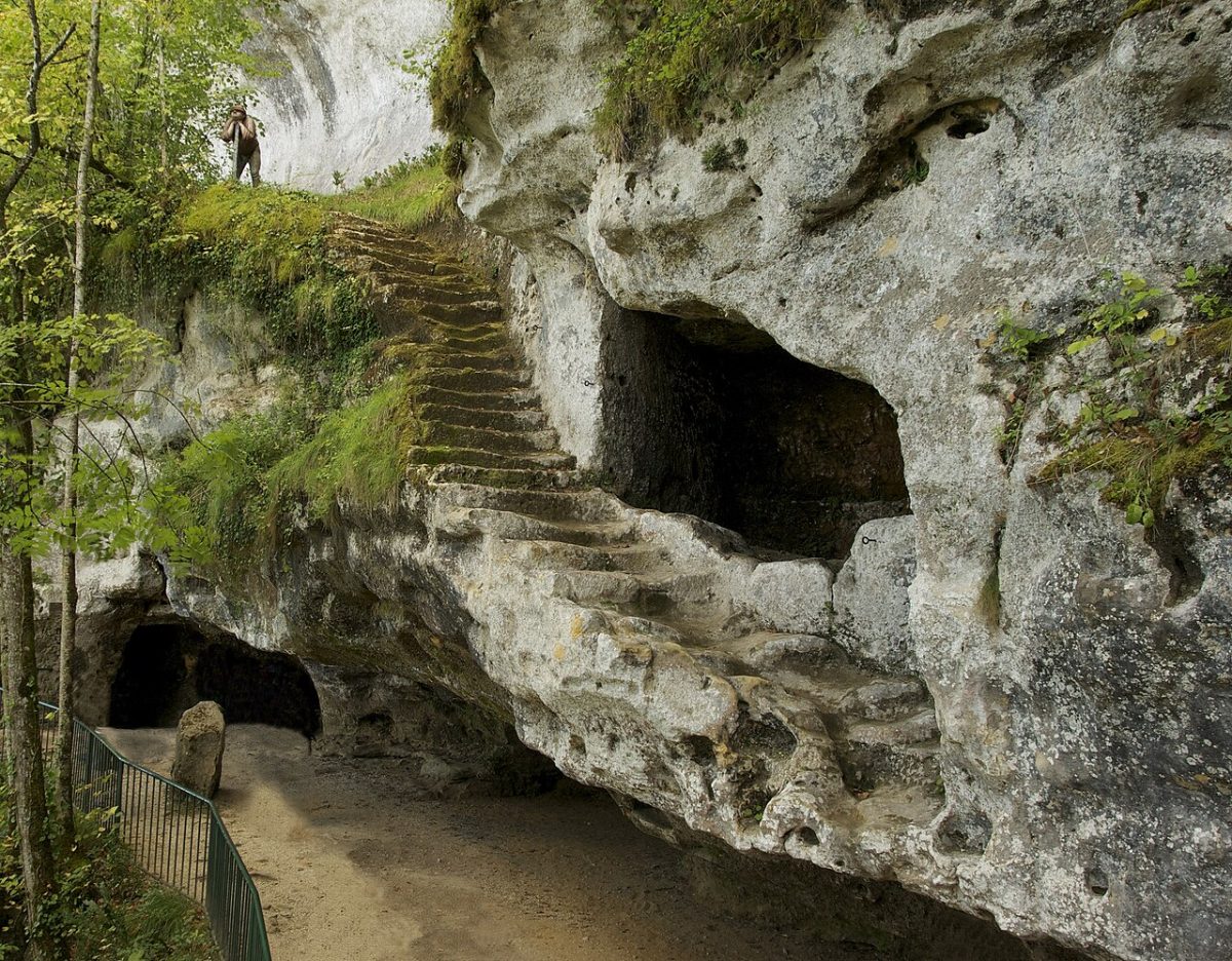 La Roque Saint-Christophe, la falesia abitata fin dalla preistoria (Dordogne, Vallée de la Vézère)