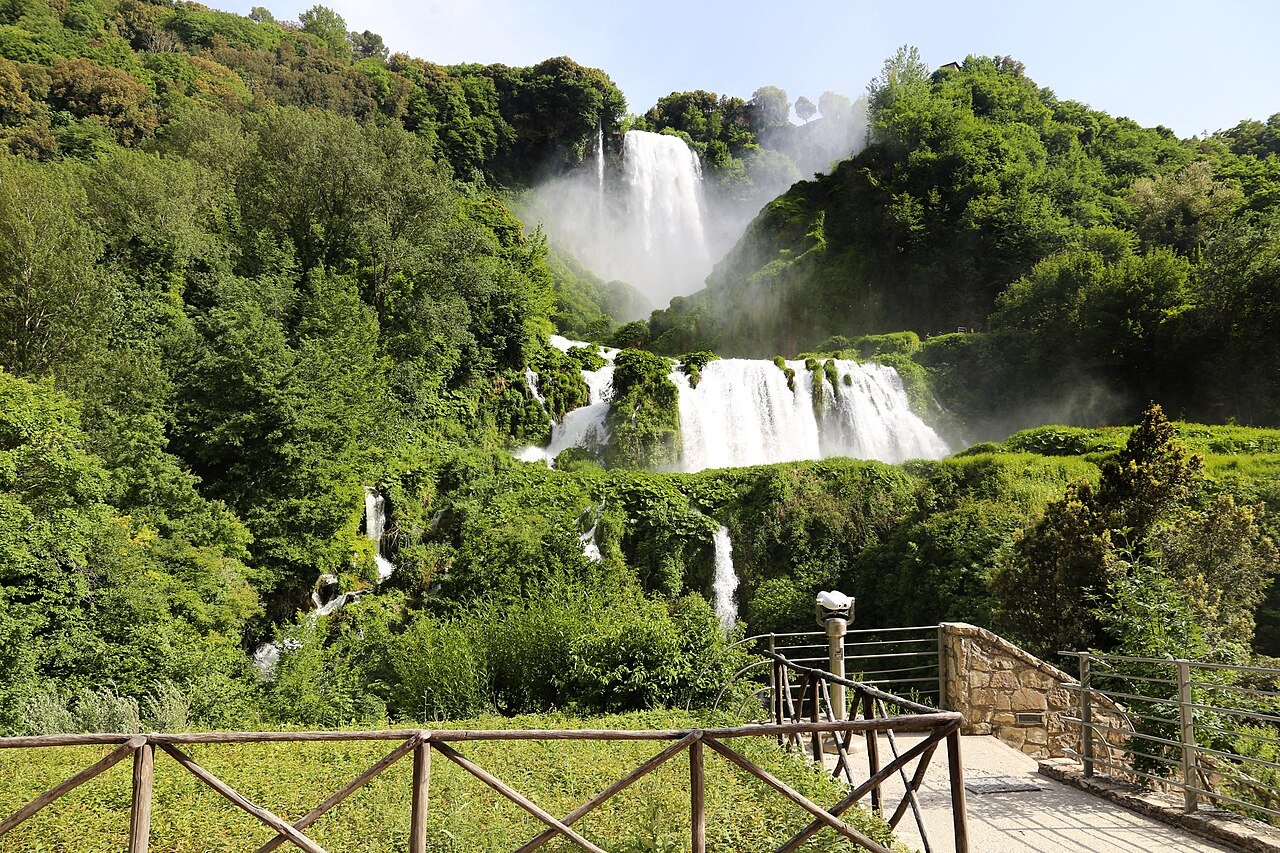 La Valnerina a piedi: lungo il fiume Nera tra eremi e cascate