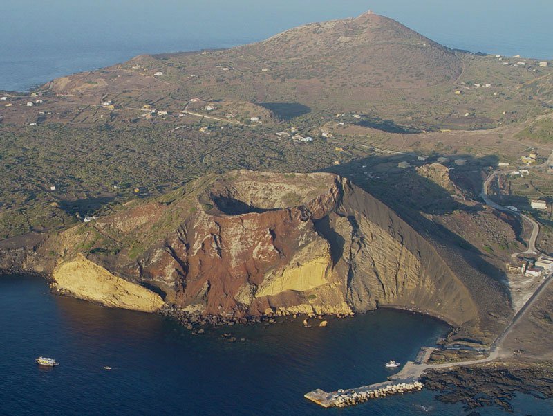 Linosa: l'isola di lava dove il tempo non conta niente
