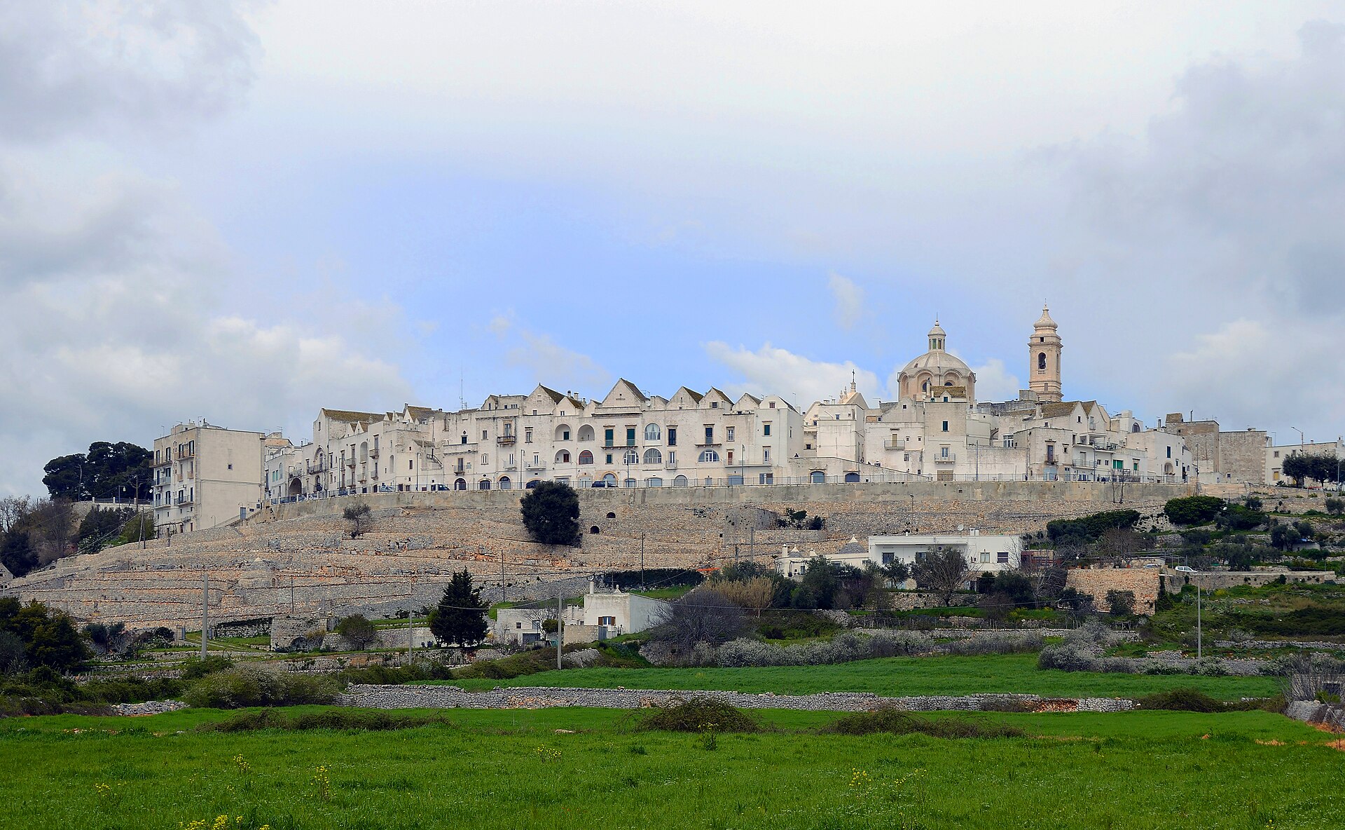 Dove dormire a Locorotondo: trulli, masserie e alloggi autentici