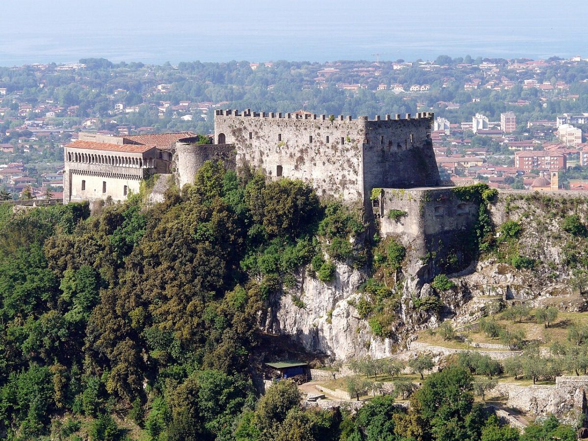 Dove dormire a Massa: tra centro storico e Alpi Apuane (Massa, Toscana)