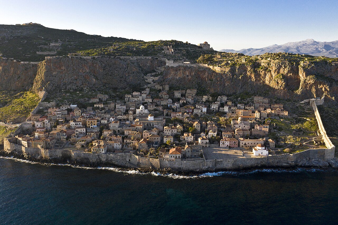 Monemvasia, la città di pietra che si nasconde nel mare