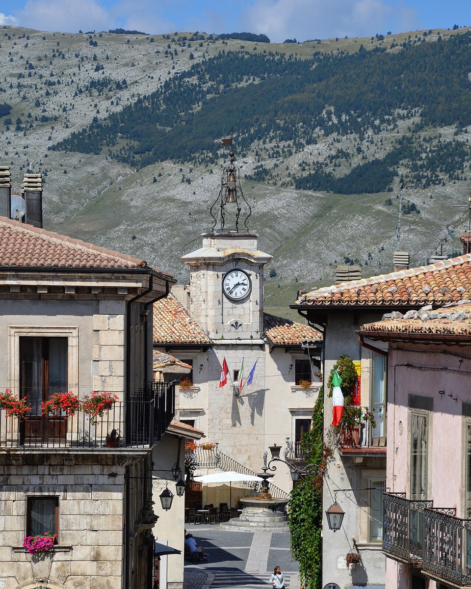 Pescocostanzo: merletti e barocco a 1.395 metri tra i faggi innevati della Majella
