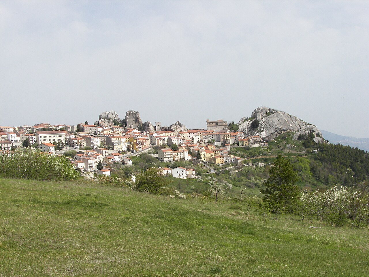 Pietrabbondante: il teatro dei Sanniti dimenticato tra i monti del Molise
