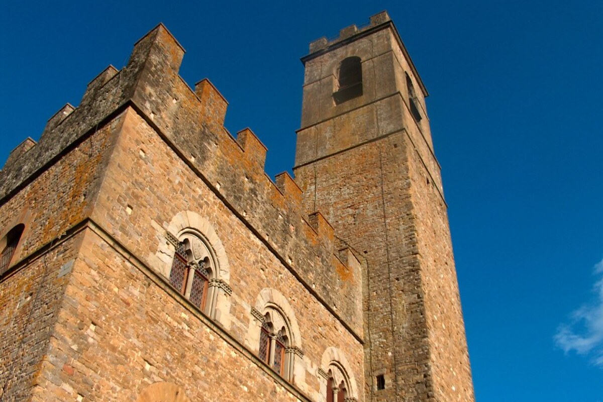 Poppi: il castello dei Conti Guidi che pochi visitano in Casentino (Poppi (Arezzo), Toscana, Italia)