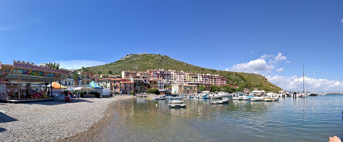 Porto Ercole: il borgo fortificato spagnolo sull'Argentario, meno mondano di Porto Santo Stefano (Porto Ercole, Monte Argentario, Toscana)