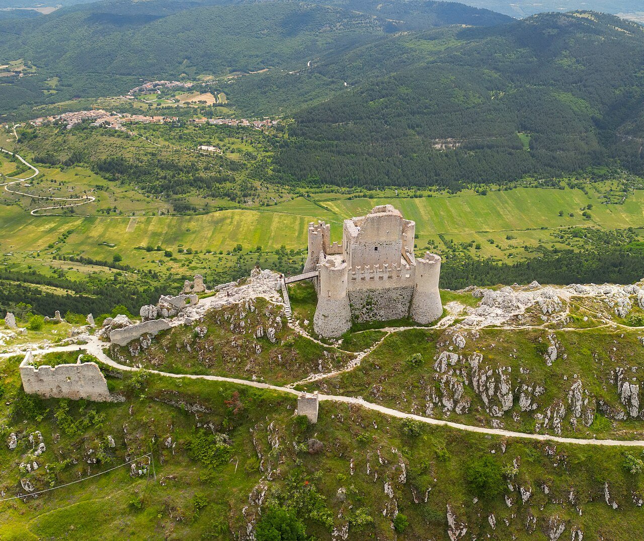 Rocca Calascio, la fortezza dove finisce l'Abruzzo e comincia il cielo