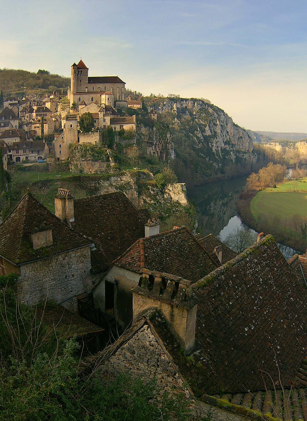 Saint-Cirq-Lapopie, il borgo sospeso sul Lot che pochi italiani conoscono
