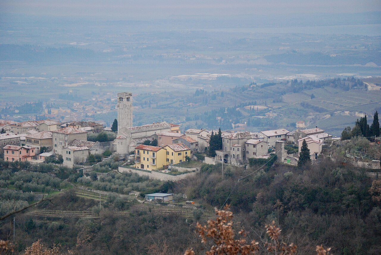 San Giorgio di Valpolicella: la pieve di pietra che guarda i vigneti