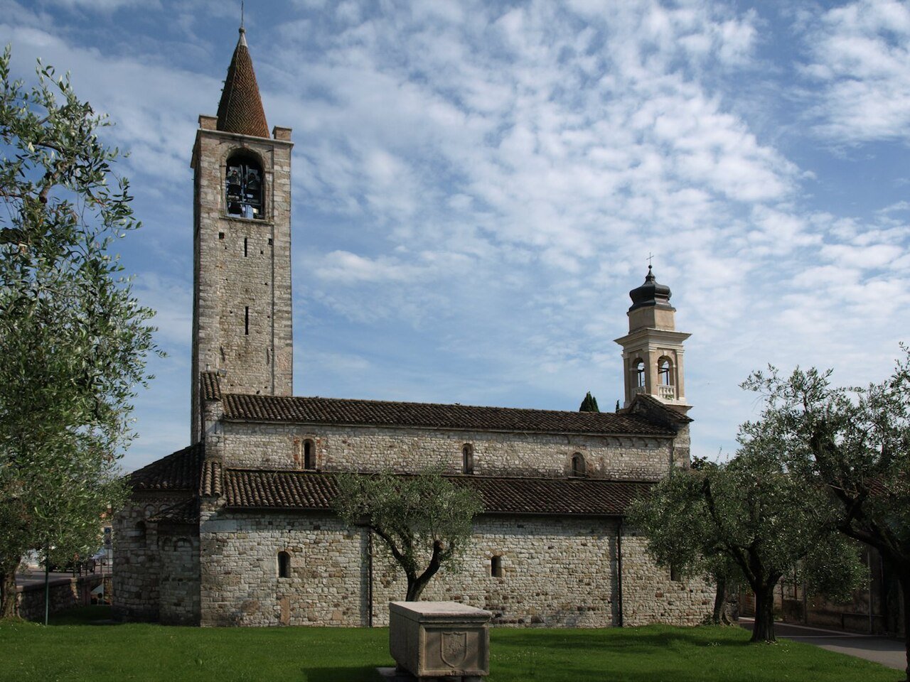 San Severo a Bardolino: la chiesa romanica che gli affreschi raccontano sottovoce