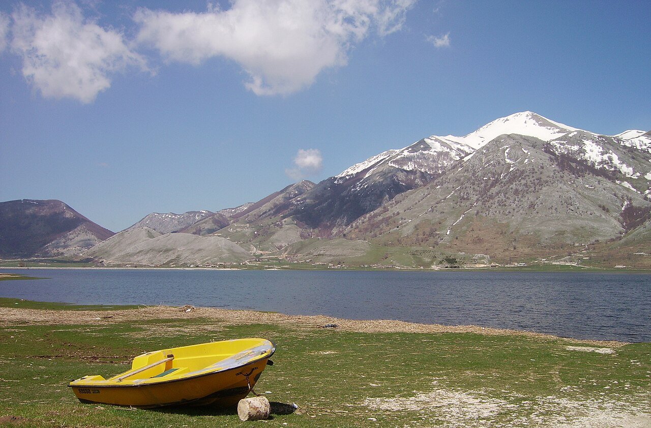 Sentieri del Matese molisano tra laghi carsici e cime