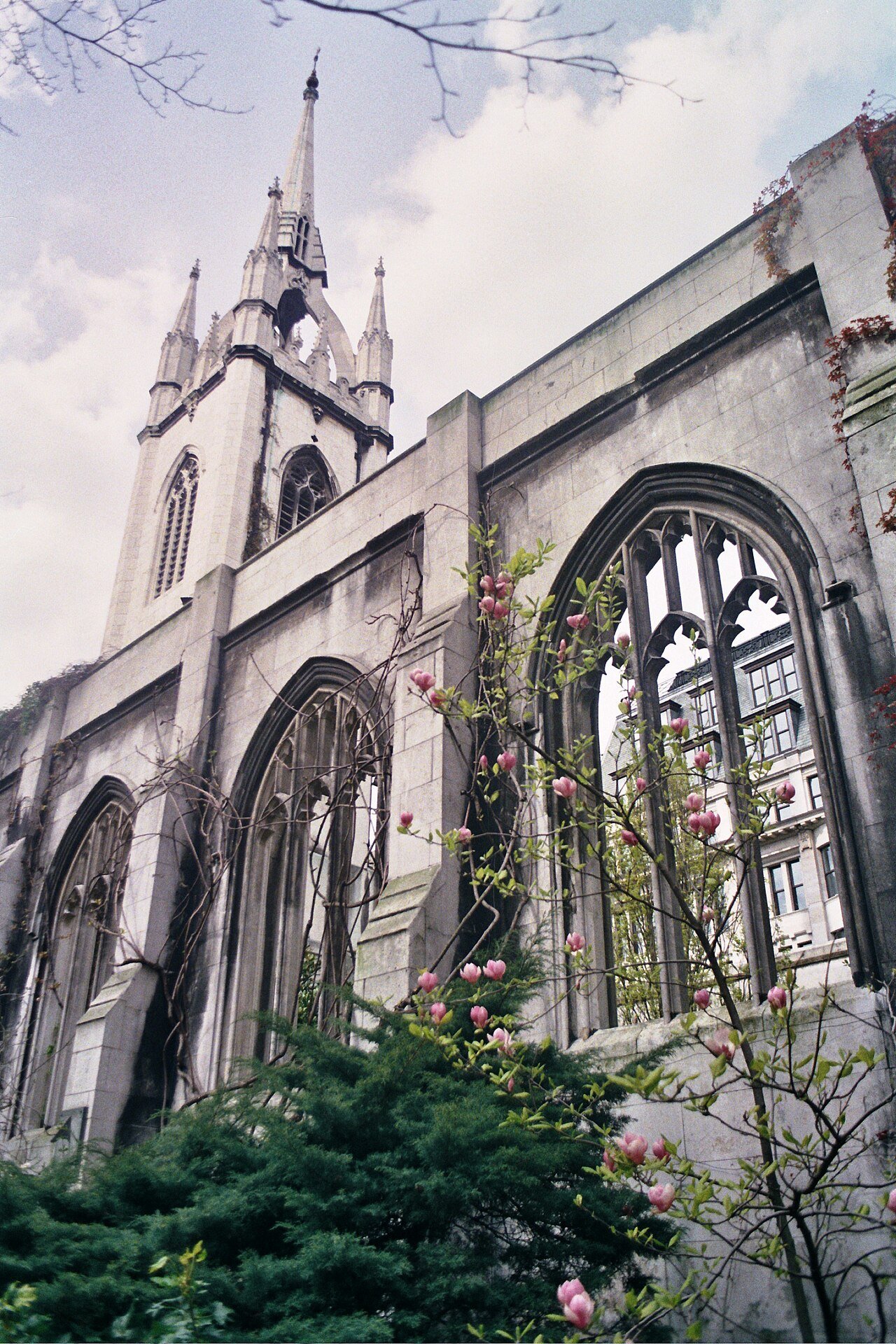 St Dunstan-in-the-East: il giardino dentro una chiesa bombardata, Londra