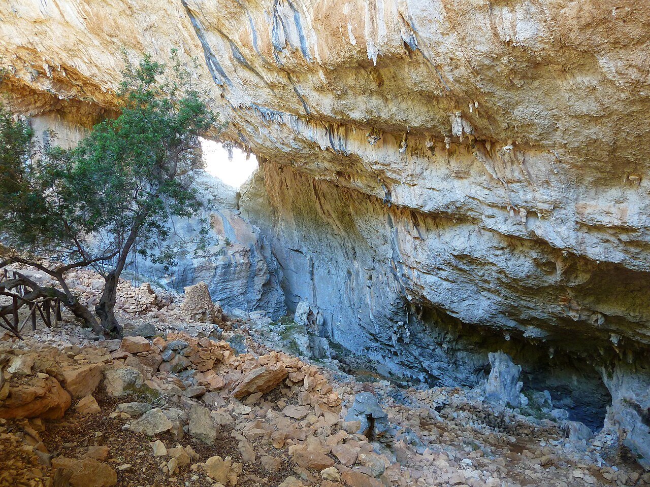 Tiscali e la Valle di Lanaittu nel Supramonte