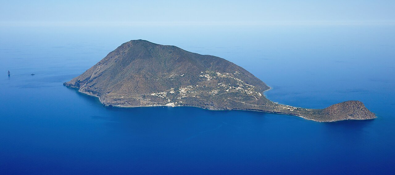Trekking lento a Filicudi e Alicudi, le Eolie minori