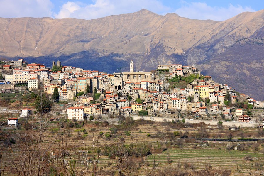 Triora, il borgo delle streghe sospeso nell'Alta Valle Argentina