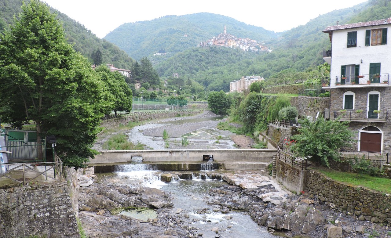 Val Nervia, i borghi di pietra dell'entroterra ligure