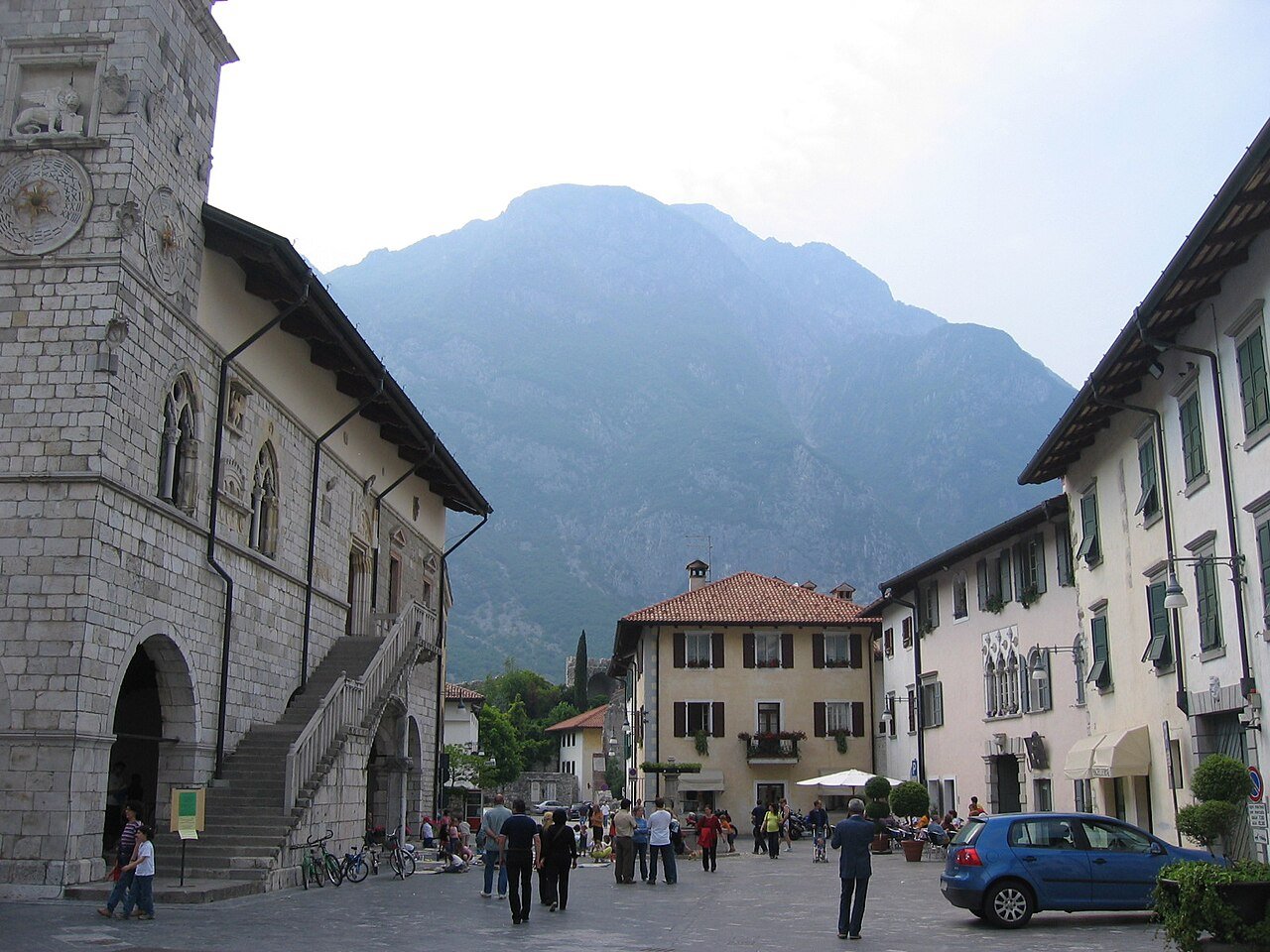 Venzone, il borgo medievale che è rinato pietra su pietra