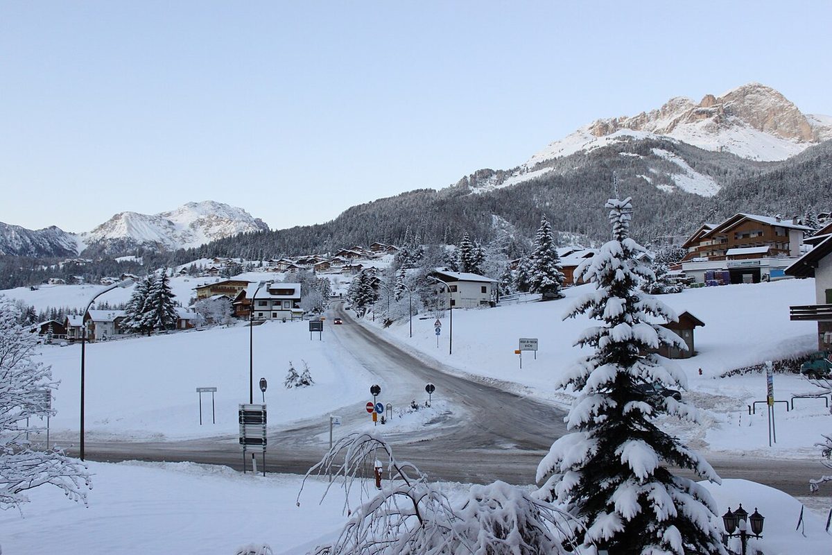 Vigo di Fassa: il paese ladino che i pass dolomitici hanno dimenticato di uccidere