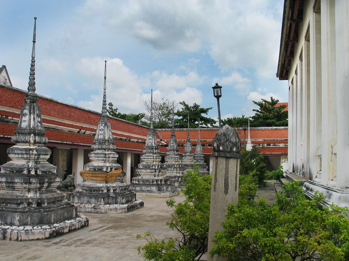Wat Ratchaorasaram a Chom Thong: il tempio sino-thai di Rama III a Bangkok ovest